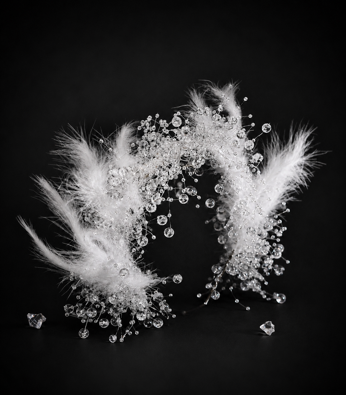 Retro style feather headband with exaggerate